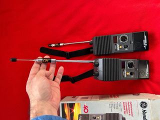 2 Walkie-Talkies GE 40 Channel CB