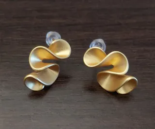 Pendientes dorados mate acero