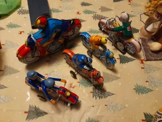 Collezione 5 moto in latta