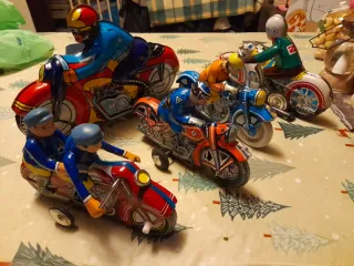 Collezione 5 moto in latta