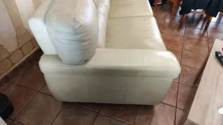 Sofá de piel beige 3 plazas