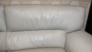 Sofá de piel beige 3 plazas