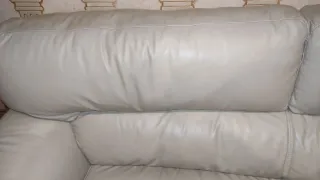 Sofá de piel beige 3 plazas