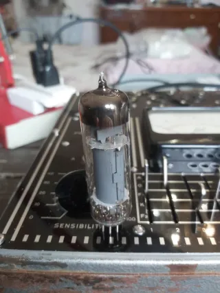 Valvola Telefunken EL84 testata con provavalvole