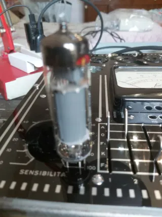 Valvola Telefunken EL84 testata con provavalvole