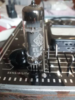Valvola Telefunken EL84 testata con provavalvole