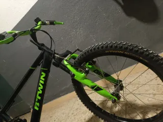 Bicicleta infantil B'TWIN verde y negra