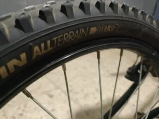 Bicicleta infantil B'TWIN verde y negra