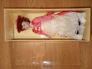 Muñeca de porcelana vintage