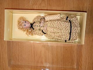 Muñeca de porcelana vintage