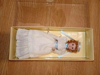 Muñeca de porcelana vintage