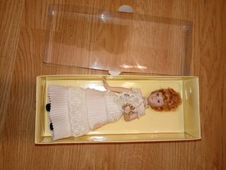 Muñeca de porcelana vintage