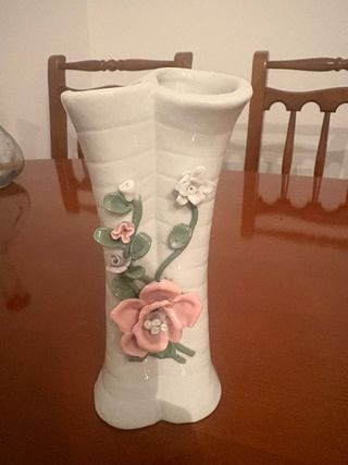 Florero (violetero) de porcelana blanco con flores