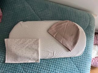 Colchón y sábanas para carrito de bebé