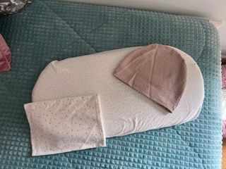 Colchón y sábanas para carrito de bebé