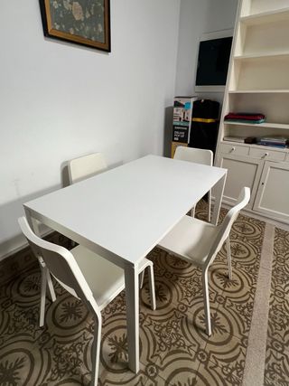 Mesa y 4 Sillas Comedor Blancas