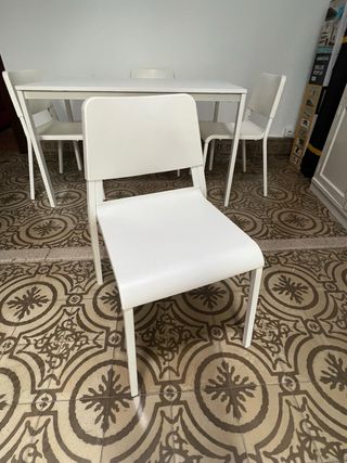 Mesa y 4 Sillas Comedor Blancas