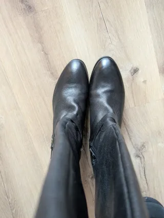 Botas altas de piel Stradivarius