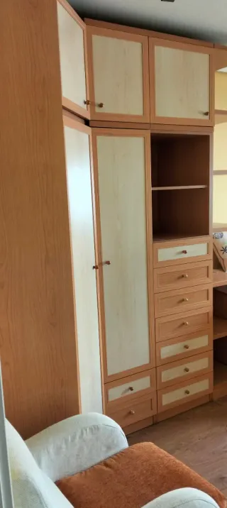 Armario esquinero juvenil modular madera y cristal