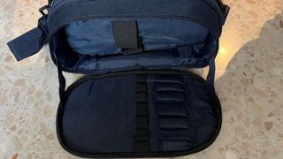 Nevera portátil Unicaja con compartimento