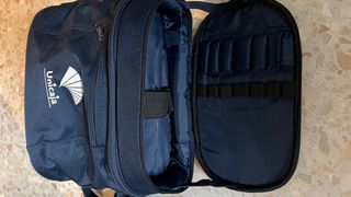 Nevera portátil Unicaja con compartimento