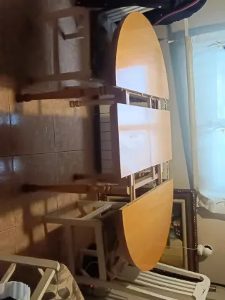 Mesa de comedor redonda de madera