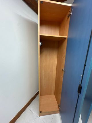 Armario de oficina azul y marrón