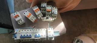 Interruptores Eléctricos Merlin Gerin y Hager