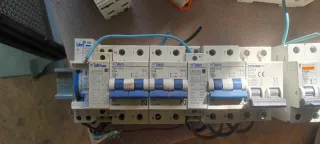 Interruptores Eléctricos Merlin Gerin y Hager