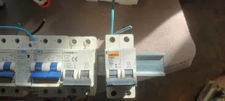 Interruptores Eléctricos Merlin Gerin y Hager