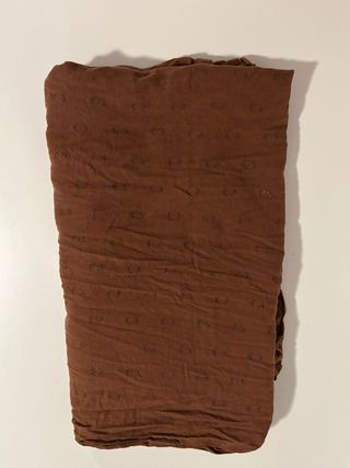 Bufanda marrón con detalles