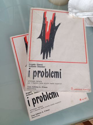 libri scolastici vari in blocco