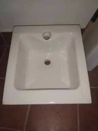 Pileta de piedra blanca