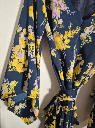 Vestido Sfera floral manga acampanada