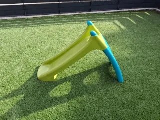 Tobogán infantil verde y azul