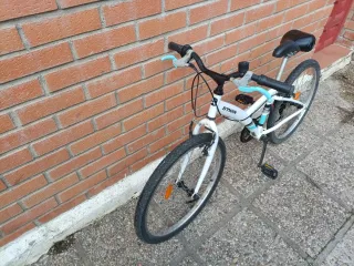 Bicicleta B'TWIN Blanca