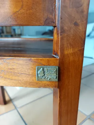 Sillas Banak de madera oscura