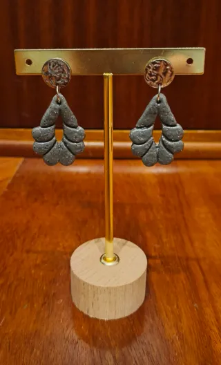 Pendientes arcilla polimérica