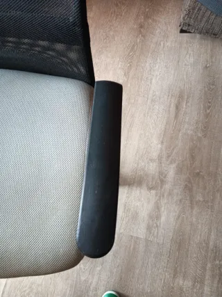 Silla de oficina ergonómica negra y gris