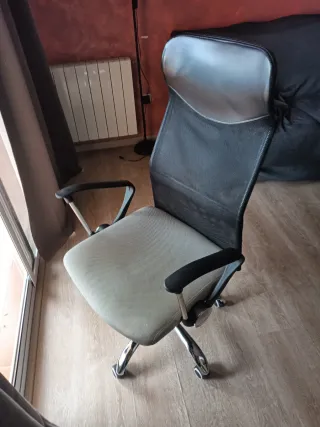 Silla de oficina ergonómica negra y gris