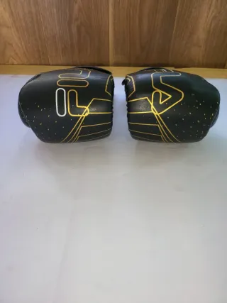 Guantes de boxeo Fila negros y dorados