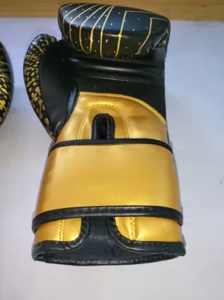 Guantes de boxeo Fila negros y dorados