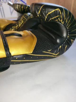 Guantes de boxeo Fila negros y dorados