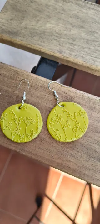 Pendientes arcilla polimérica