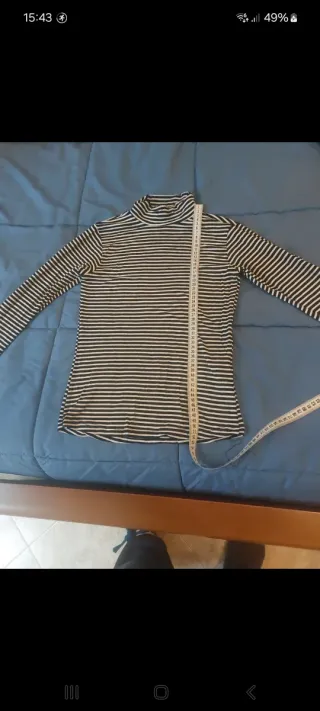 Dolcevita a strisce da ragazzina