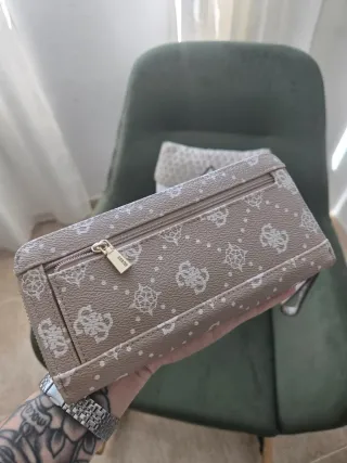 Cartera Guess Grande Beige y Blanca