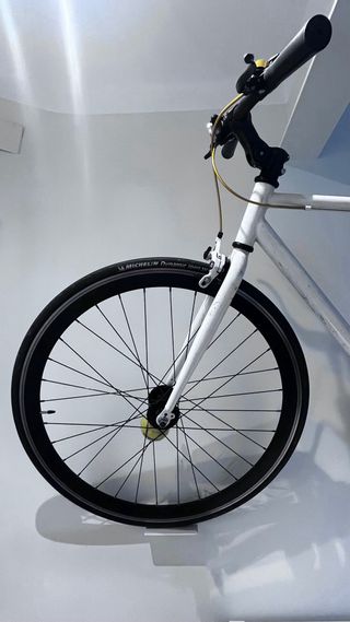 Bicicleta Fixie de aluminio y ruedas de carbono
