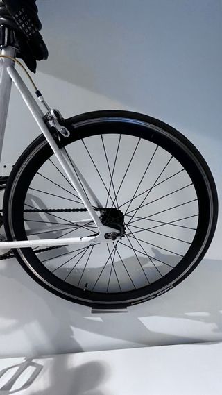 Bicicleta Fixie de aluminio y ruedas de carbono