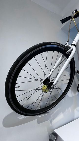 Bicicleta Fixie de aluminio y ruedas de carbono