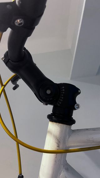 Bicicleta Fixie de aluminio y ruedas de carbono